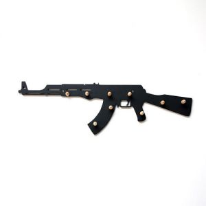 Wieszak na ubrania wystrzałowy AK 47